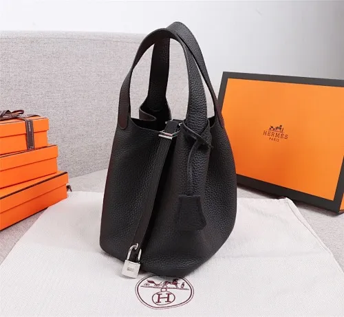 All Categories Official Website "Brand Women's Bags" Women's Bags 💙 Hermes 2022 official new Hermes women's hand-carrying cross-body dual-use bag wholesale Large size 58002300 Small size 58002150 High quality Size: Large size 22CM Small size 18CM