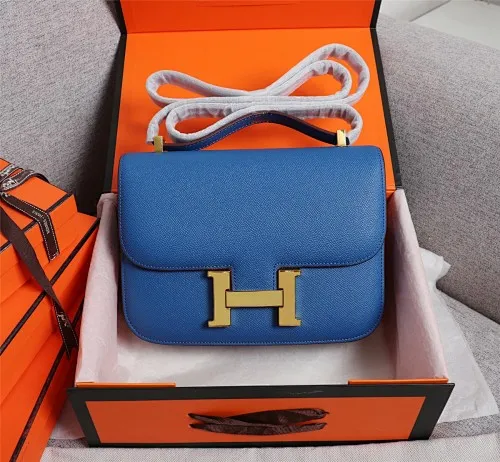 All categories Official website "Brand Women's Bags" Women's Bags 💙 Hermes 2022 Official New Hermès Women's Crossbody Bag Wholesale Genuine Epsom leather Pure steel silver-plated buckle Large size 58002500 Small size 58002300 High quality Size: Large size 22-6-17CM Small size 19-5-14.5CM