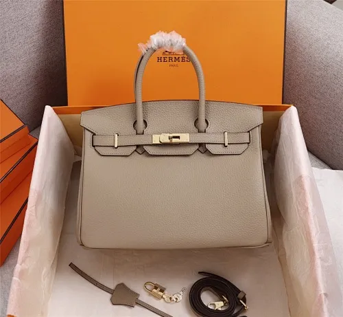 All categories Official website "Brand Women's Bags" Women's Bags 💙 Hermes 2022 Official New Hermès Platinum First Layer Lychee Pattern Handbag Original Calfskin Outside and Sheepskin Goat Pattern Wholesale Small Size 58002800 Medium Size 58003000 Large Size 58003200 High Quality Size: Small 25CM Medium 30C