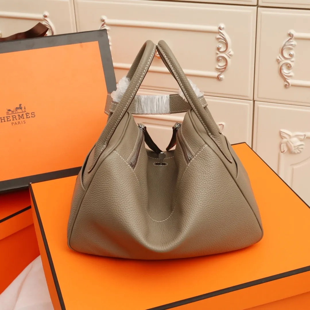 All categories Official website "Brand Women's Bags" Women's Bags 💙 Hermes 2022 official new Hermès lindy bag wholesale small size 58004000 large size 58004200 high quality size: small size 26CM large size 30CM