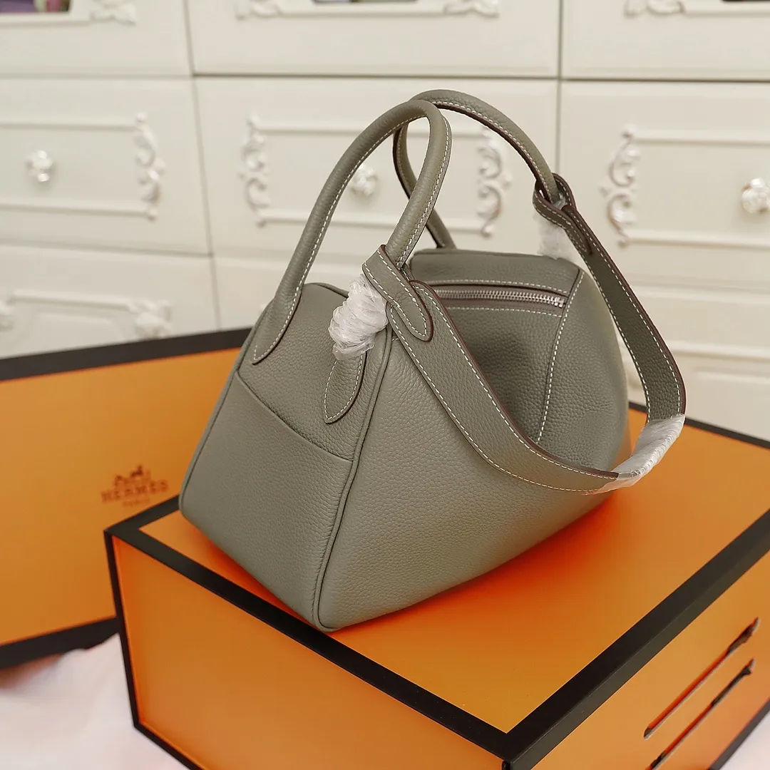 All categories Official website "Brand Women's Bags" Women's Bags 💙 Hermes 2022 official new Hermès lindy bag wholesale small size 58004000 large size 58004200 high quality size: small size 26CM large size 30CM