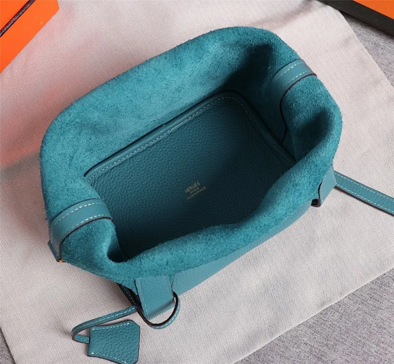 All Categories Official Website "Brand Women's Bags" Women's Bags 💙 Hermes 2022 Official New Hermès Vegetable Basket Women's Hand Crossbody Two-Purpose Bag Wholesale Large Size 58002300 Small Size 58002200 High Quality Size: Large Size 22CM Small Size 18CM