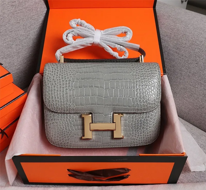All Categories Official Website "Brand Women's Bags" Women's Bags 💙 Hermes Hermès Made in France - Constance stewardess bag ☣️Crocodile pattern pure steel plated hardware buckle Genuine leather source super good feel Accessories stainless steel laser logo perfect flip arc and three-dimensional sense High-end pure handmade customization 🔮Quality recommendation ‼ ️Size: 23-6-17