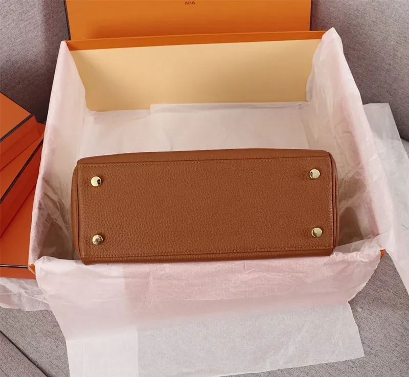 All Categories Official Website "Brand Women's Bags" Women's Bags 💙 Hermes Kelly Original Princess Bag (exclusive factory code) three sizes in stock. 25cm 58002700 28cm 58002900 32cm 58003200 Top configuration, original factory workmanship, original hardware, guaranteed to never fade, original calf leather outer