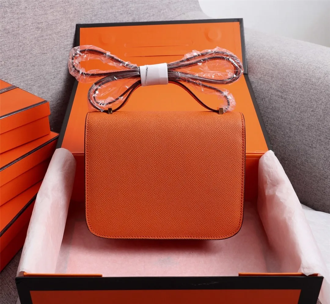 All categories Official website "Brand Women's Bags" Women's bags 💙 Hermes Hermès Made in France Large size 58002800 Small size 58002600 constance stewardess bag ☣️Genuine epsom leather pure steel silver-plated buckle Genuine leather source super good feel Accessories stainless steel laser logo perfect flip arc and three-dimensionality