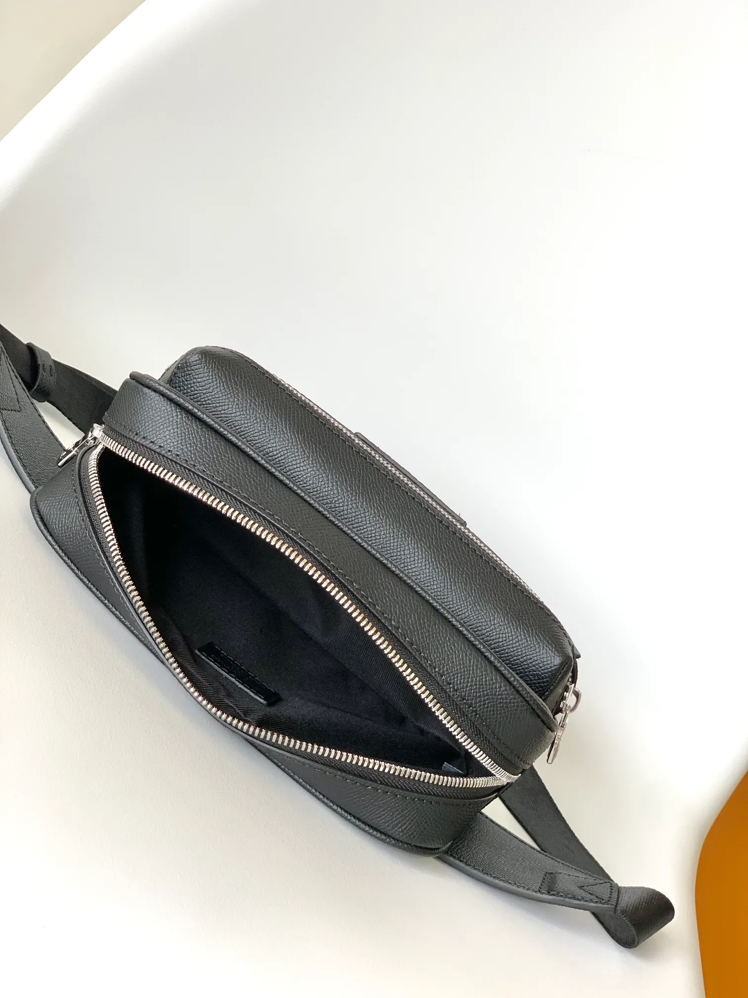 All categories 💚 Top version men’s bags 💚 LV 2024 new LV waist bag