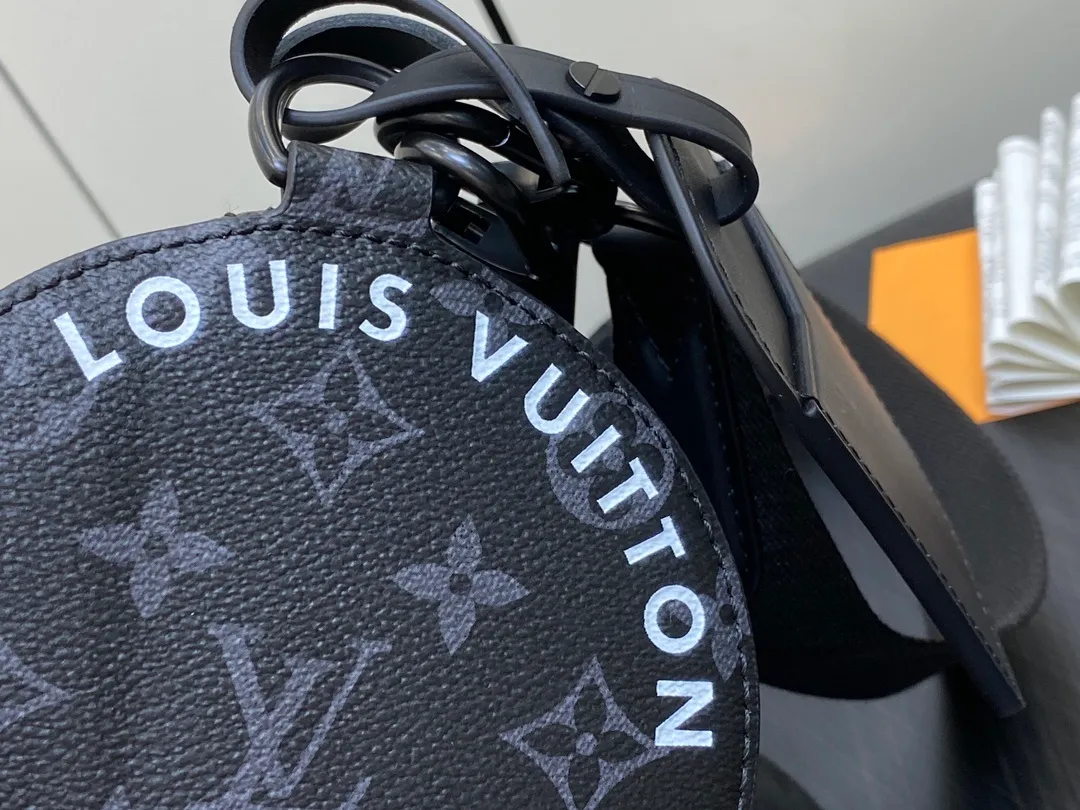 All categories 💚 Top version men’s bags 💚 LV 2023 new LV cylindrical crossbody bag