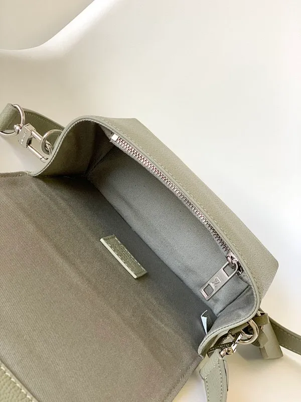 All categories 💚 Top version men’s bags 💚 LV 2025 new LV crossbody bag
