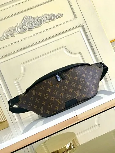 All categories 💚 Top version men’s bags 💚 LV 2023 new LV chest bag
