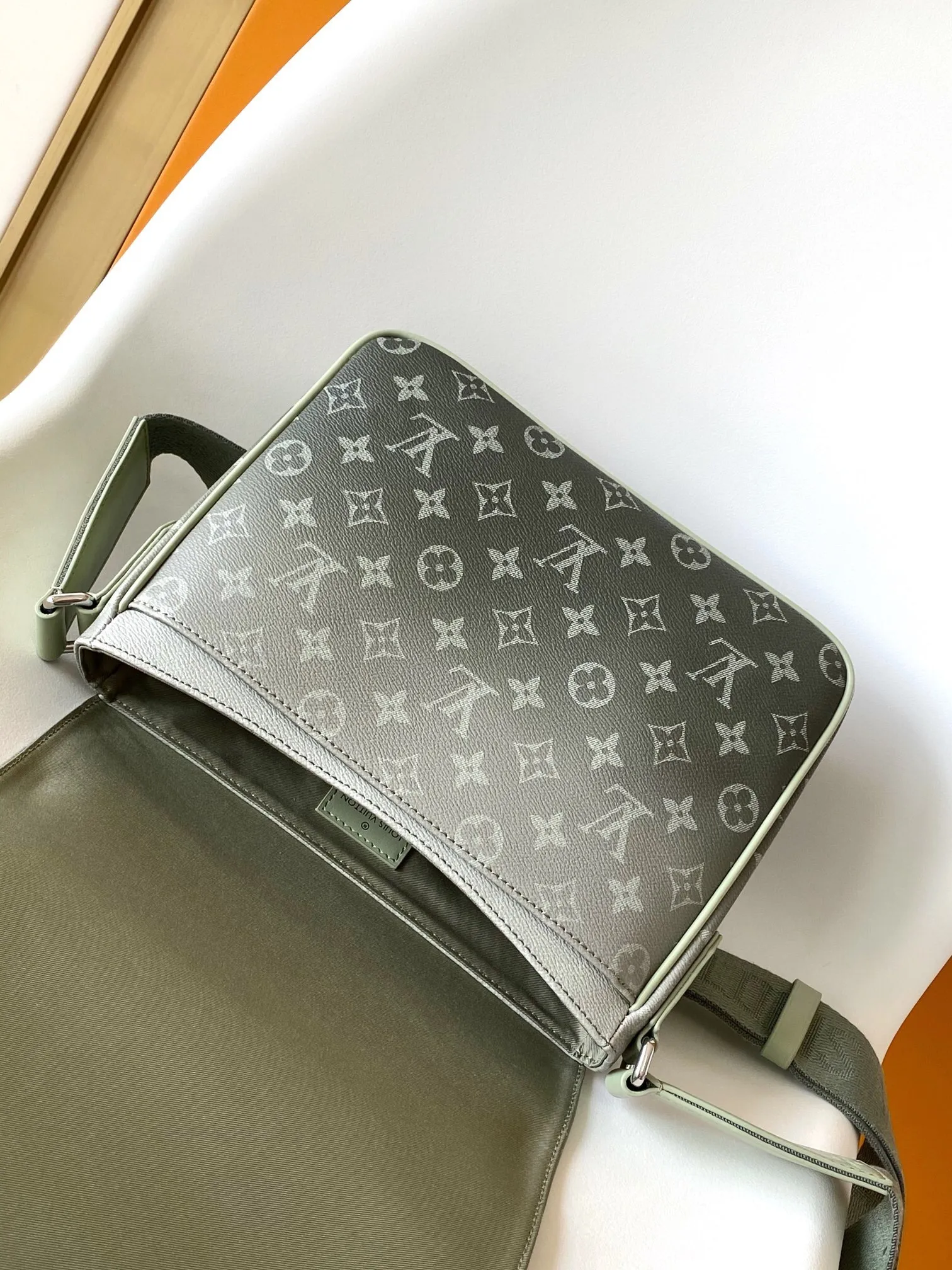 All categories 💚 Top version men’s bags 💚 LV 2025 official website new LV crossbody bag