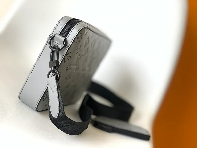 All categories 💚 Top version men’s bags 💚 LV 2024 new LV crossbody bag