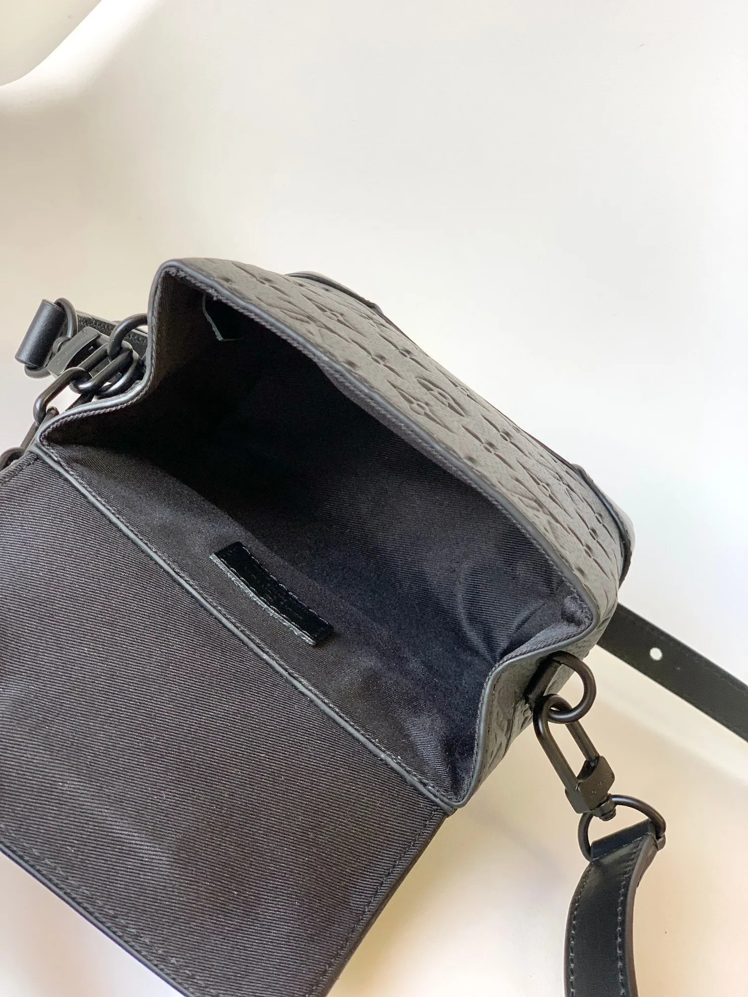 All categories 💚 Top version men’s bags 💚 LV 2023 new LV crossbody bag