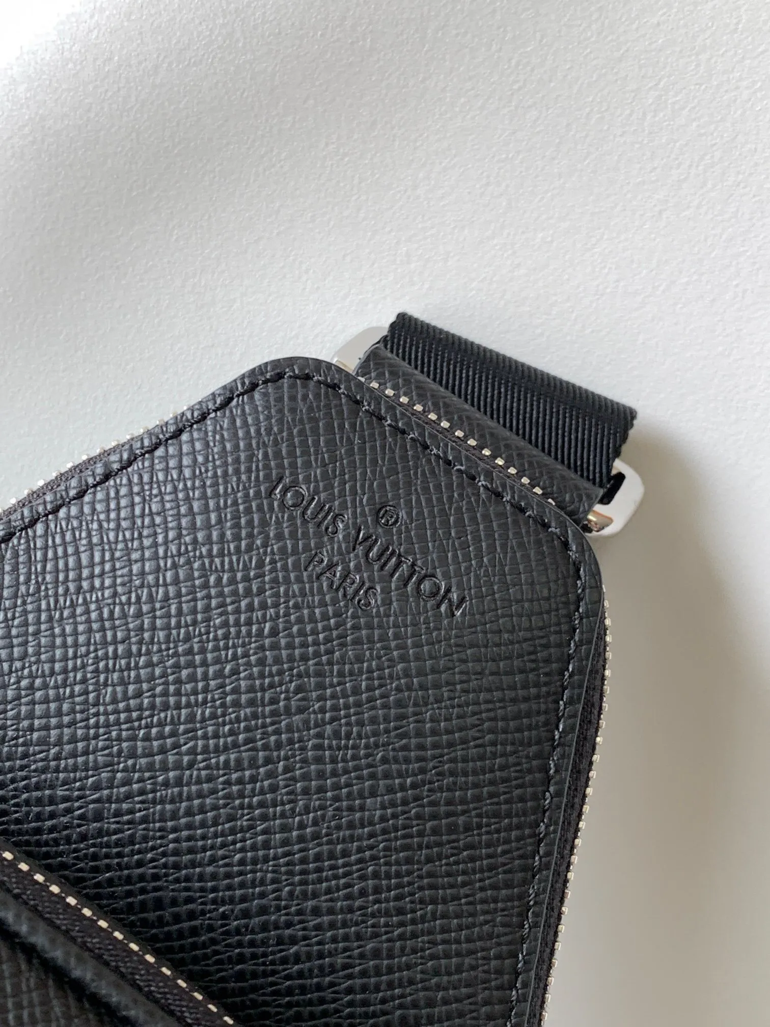 All categories 💚 Top version men’s bags 💚 LV 2025 official website new LV chest bag