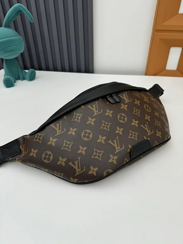 All categories 💚 Top version men’s bags 💚 LV 2024 new LV chest bag