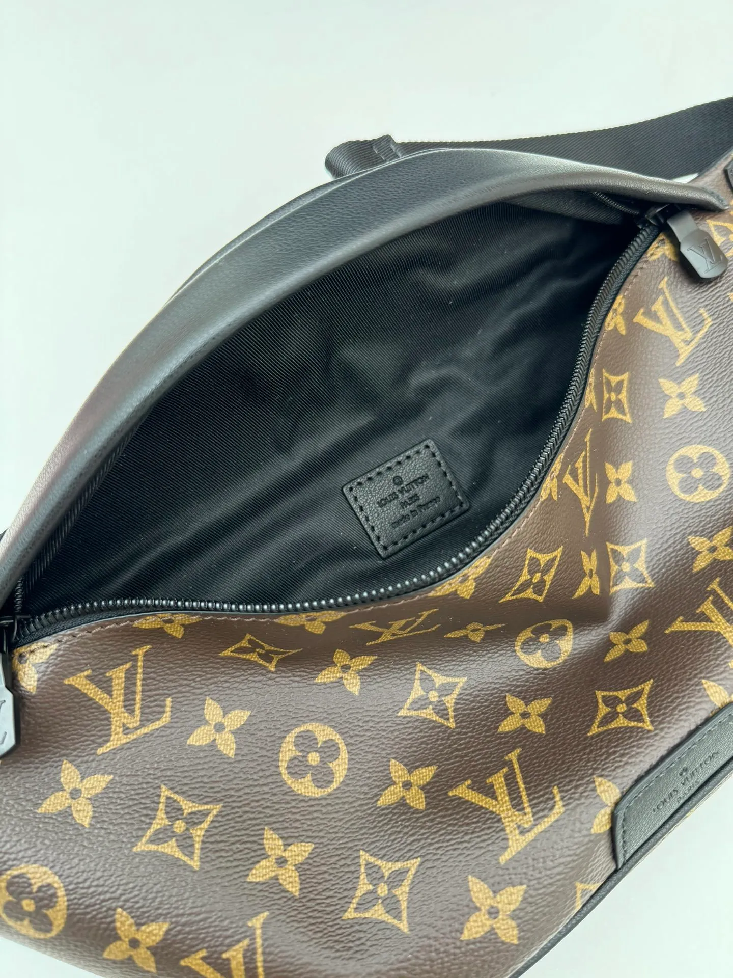 All categories 💚 Top version men’s bags 💚 LV 2024 new LV chest bag