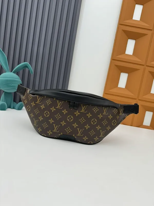 All categories 💚 Top version men’s bags 💚 LV 2024 new LV chest bag