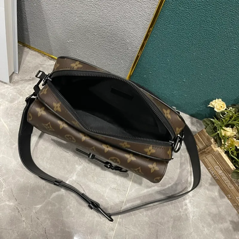All categories 💚 Top version men’s bags 💚 LV 2024 new LV crossbody bag