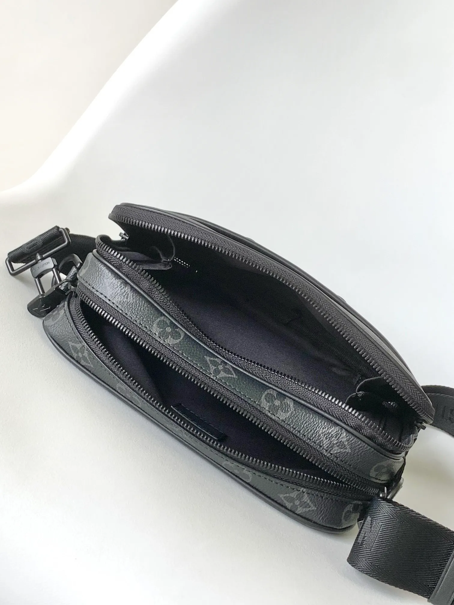 All categories 💚 Top version men’s bags 💚 LV 2024 new LV crossbody bag