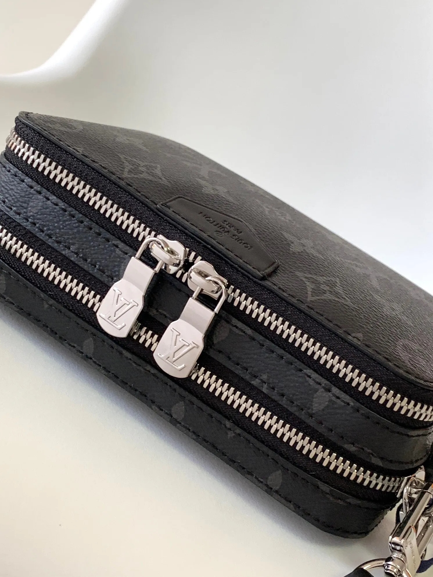 All categories 💚 Top version men’s bags 💚 LV 2025 official website new LV crossbody bag