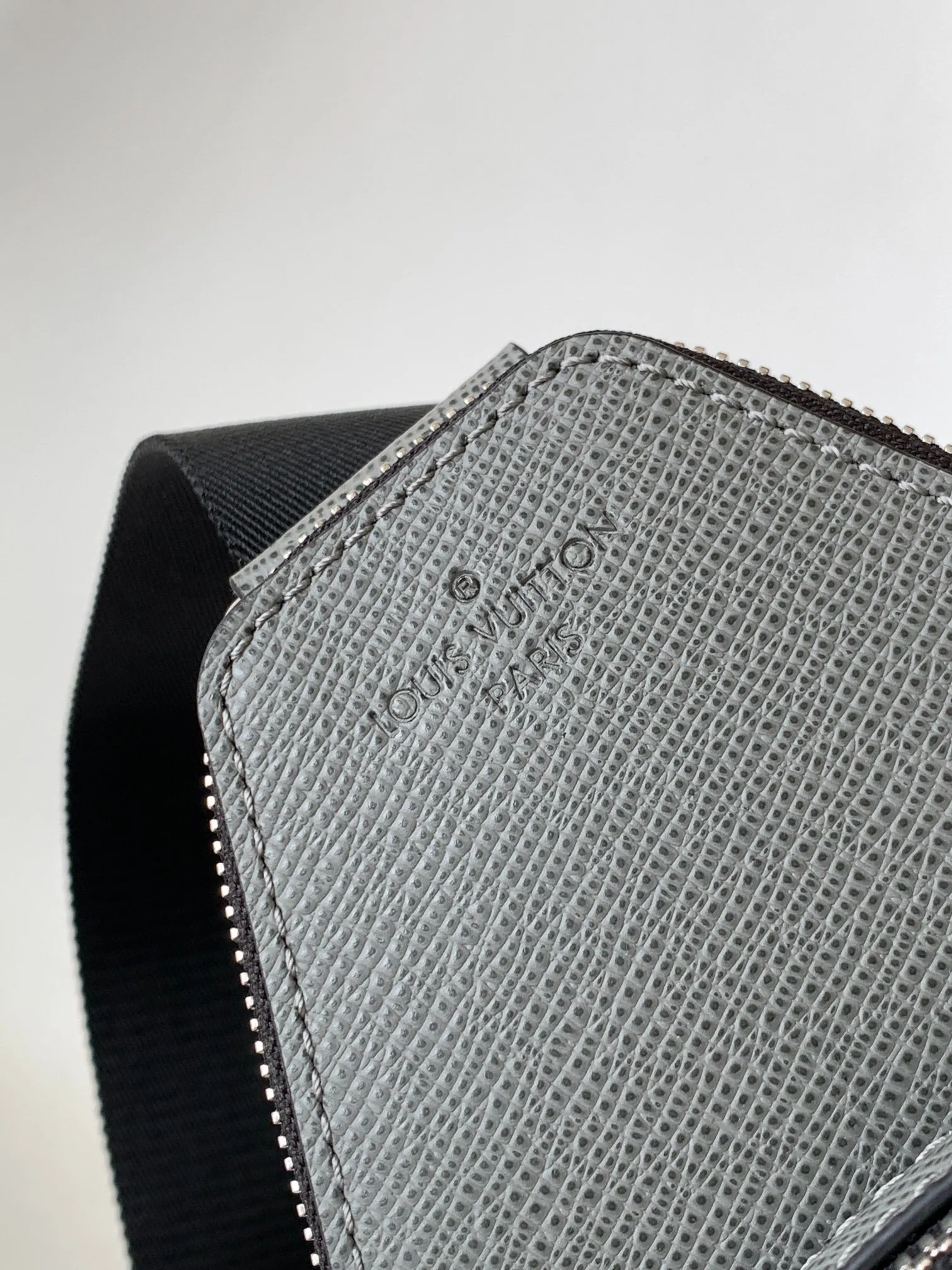 All categories 💚 Top version men’s bags 💚 LV 2025 official website new LV chest bag