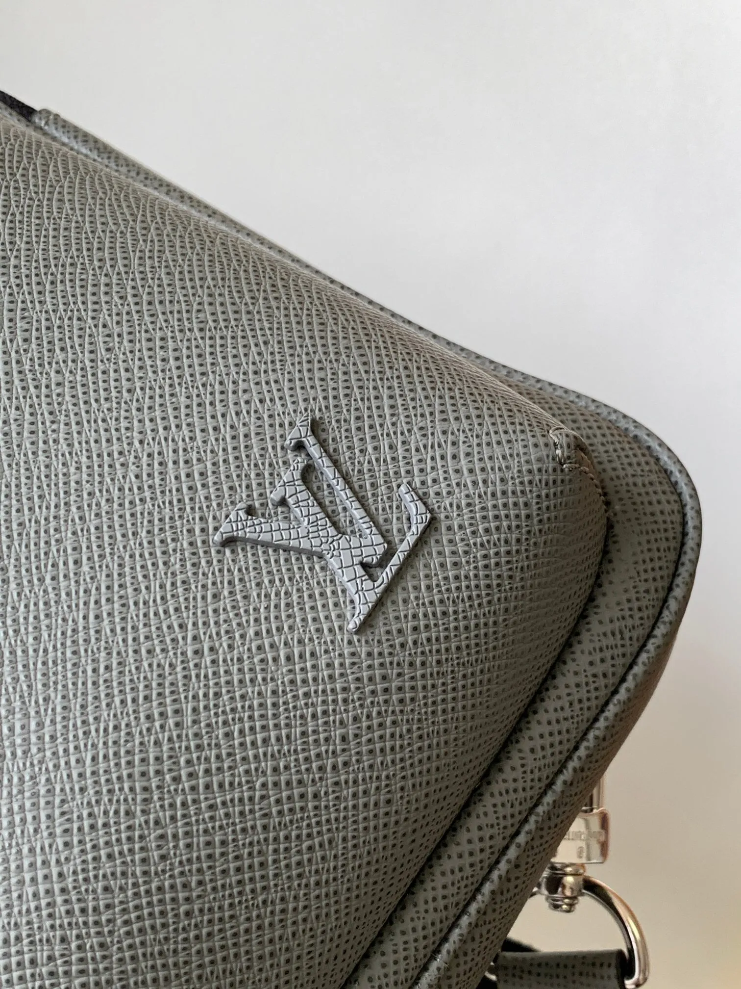 All categories 💚 Top version men’s bags 💚 LV 2025 official website new LV chest bag