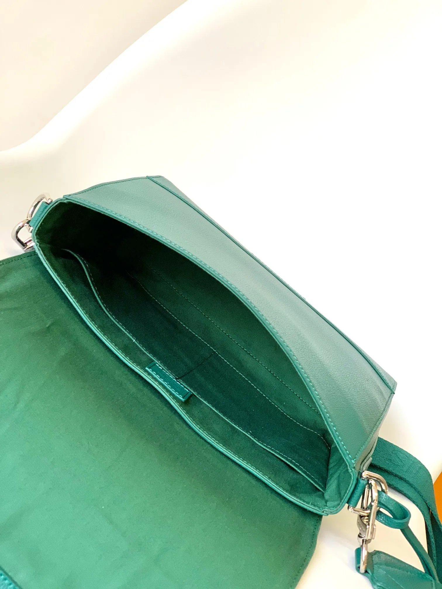 All categories 💚 Top version men’s bags 💚 LV 2023 new LV crossbody bag