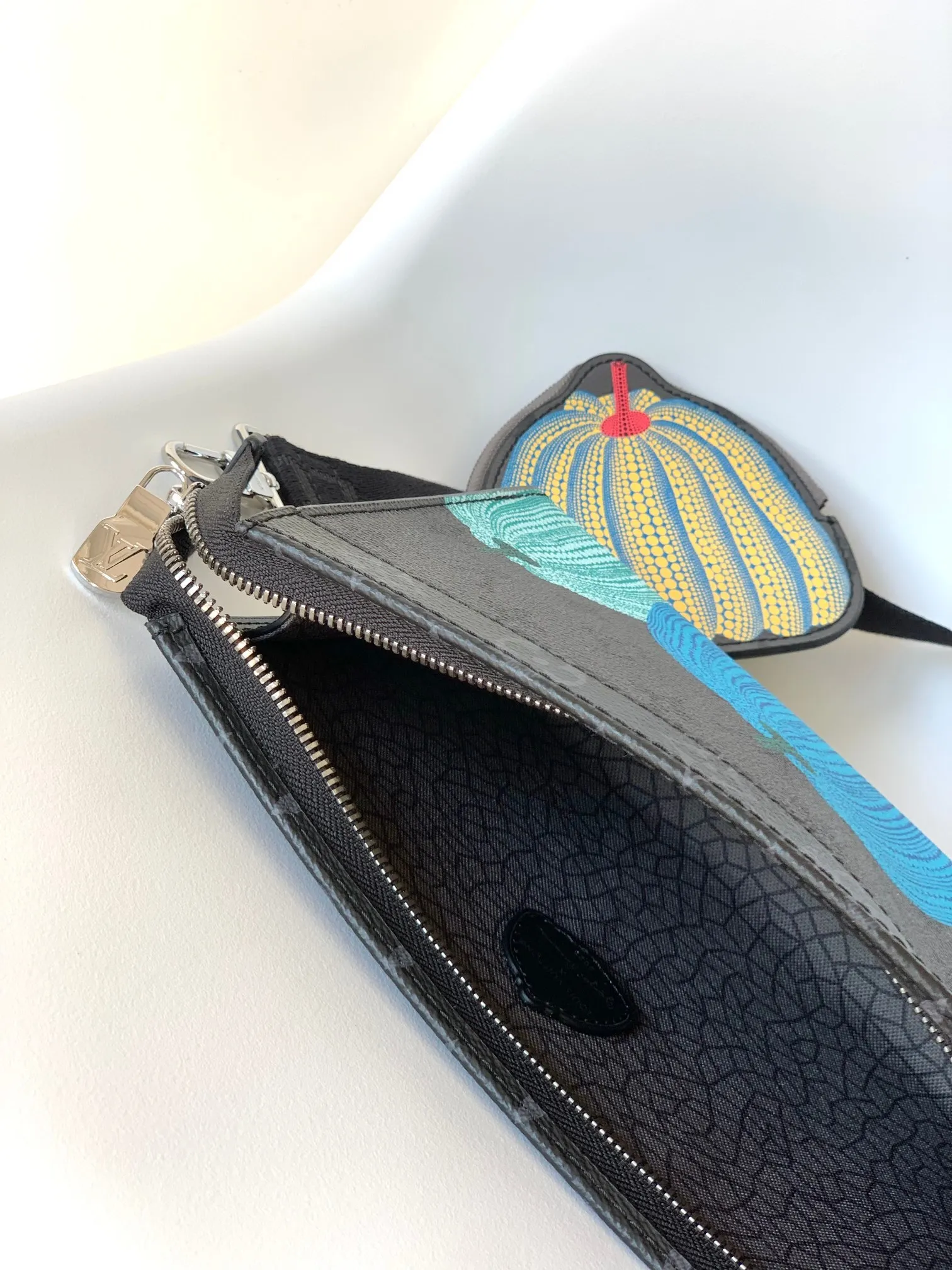 All categories 💚 Top version men’s bags 💚 LV 2025 new LV crossbody bag