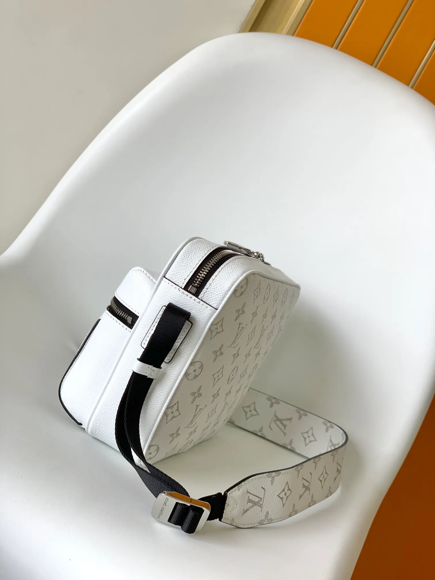 All categories 💚 Top version men’s bags 💚 LV 2024 new LV crossbody bag