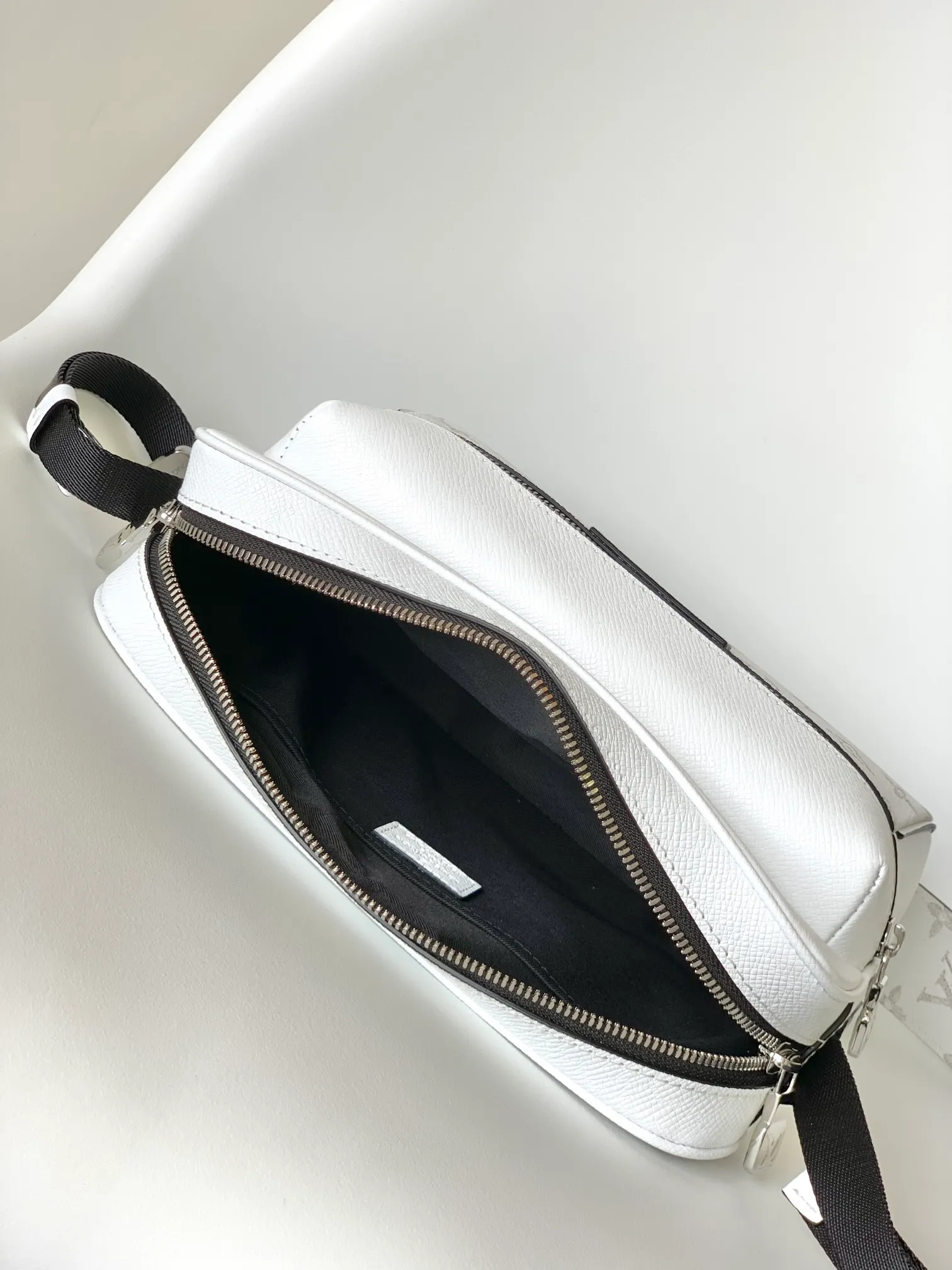 All categories 💚 Top version men’s bags 💚 LV 2024 new LV crossbody bag