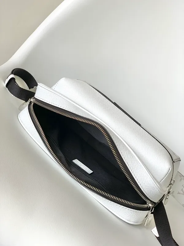 All categories 💚 Top version men’s bags 💚 LV 2024 new LV crossbody bag