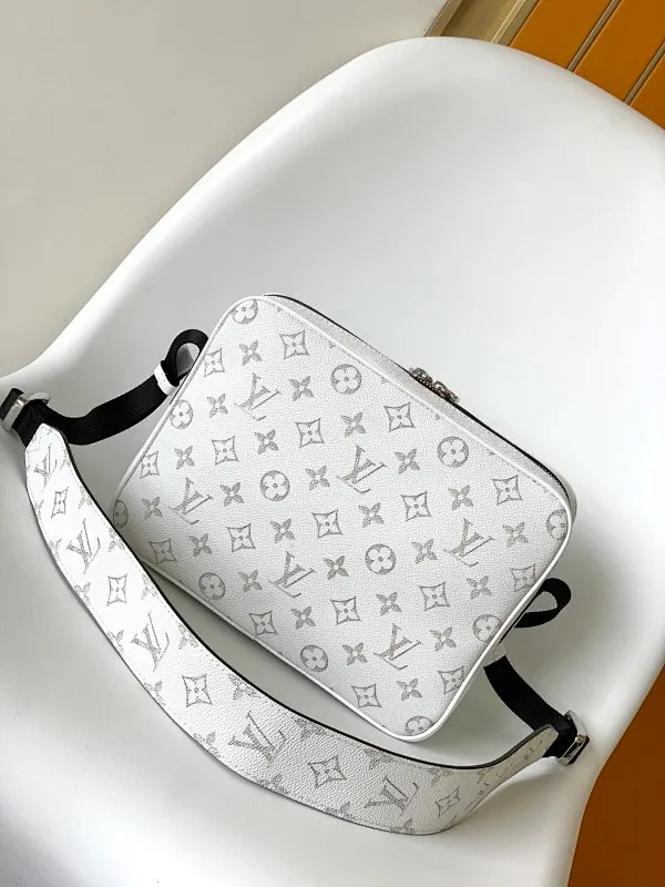 All categories 💚 Top version men’s bags 💚 LV 2024 new LV crossbody bag