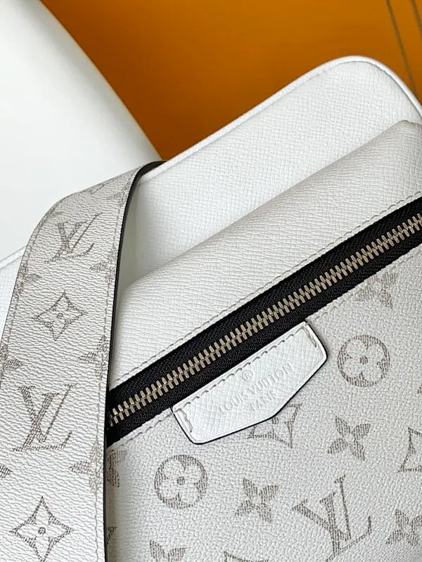 All categories 💚 Top version men’s bags 💚 LV 2024 new LV crossbody bag