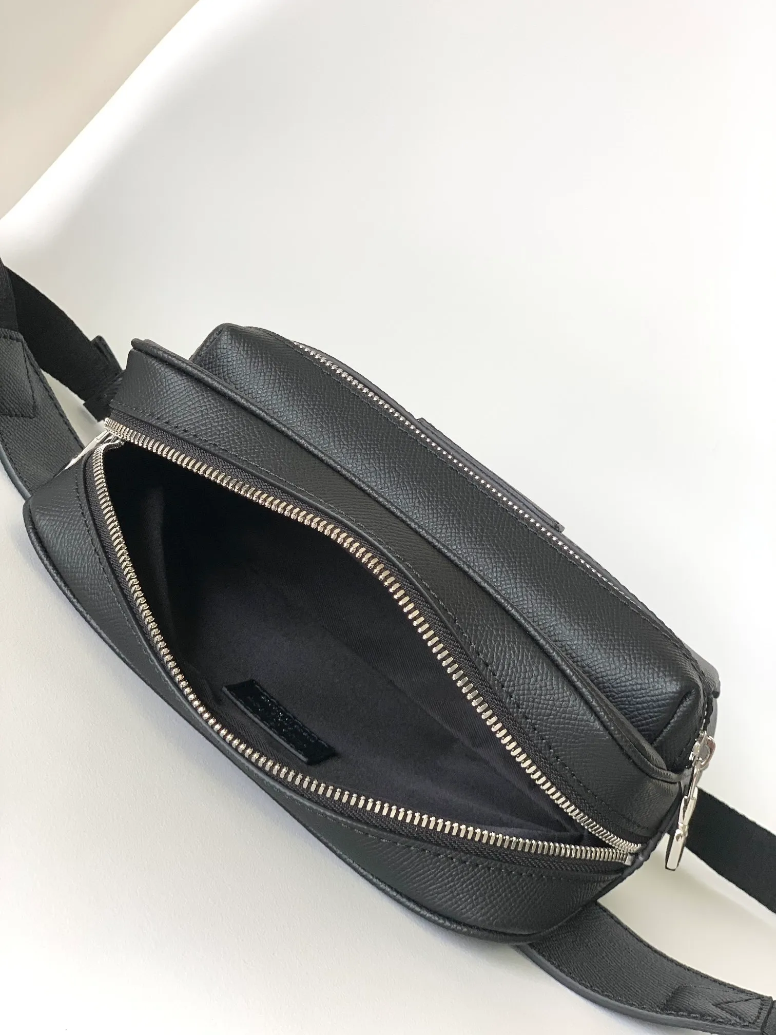 All categories 💚 Top version men’s bags 💚 LV 2024 new LV waist bag