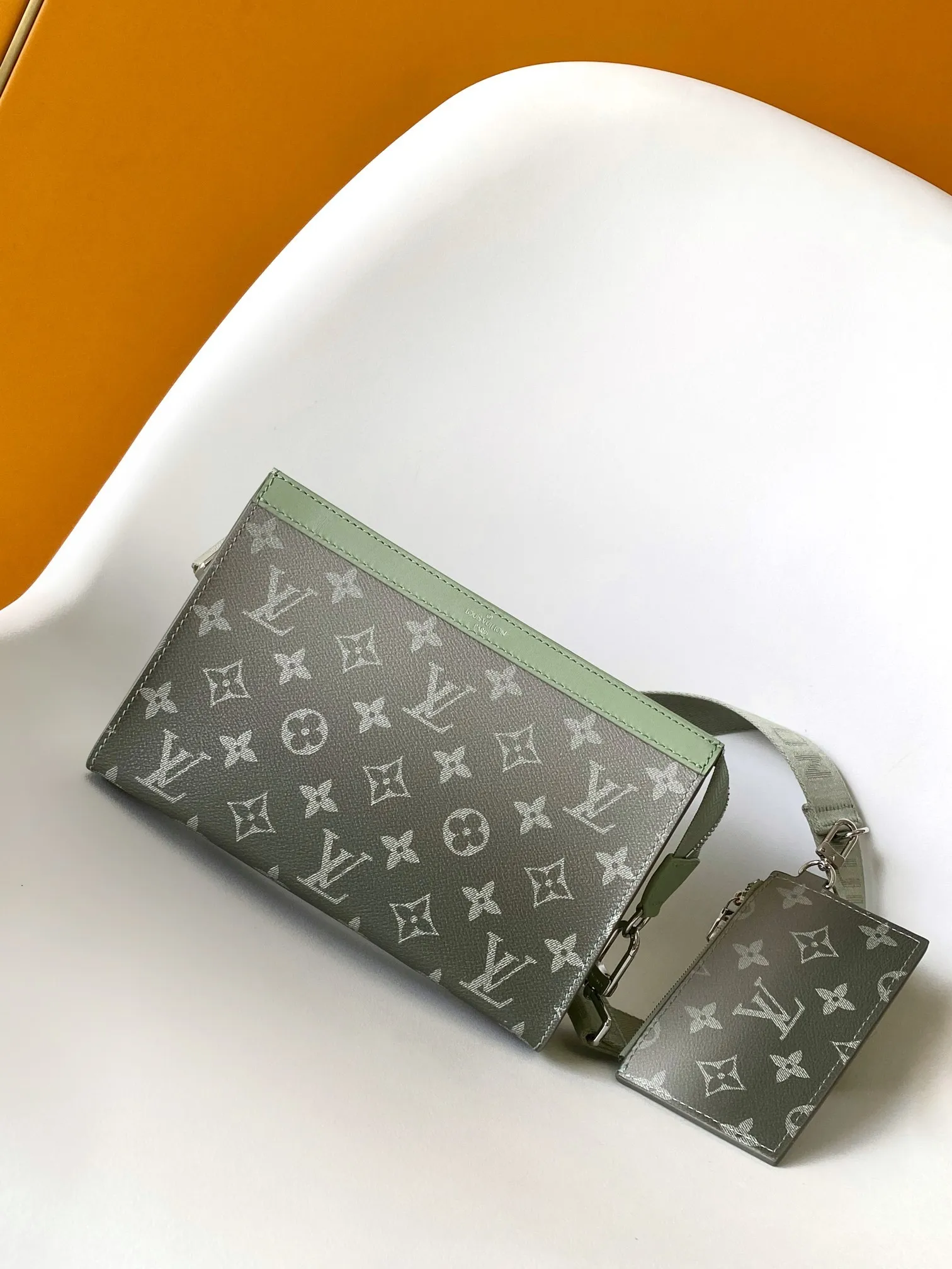 All categories 💚 Top version men’s bags 💚 LV 2025 new LV crossbody bag