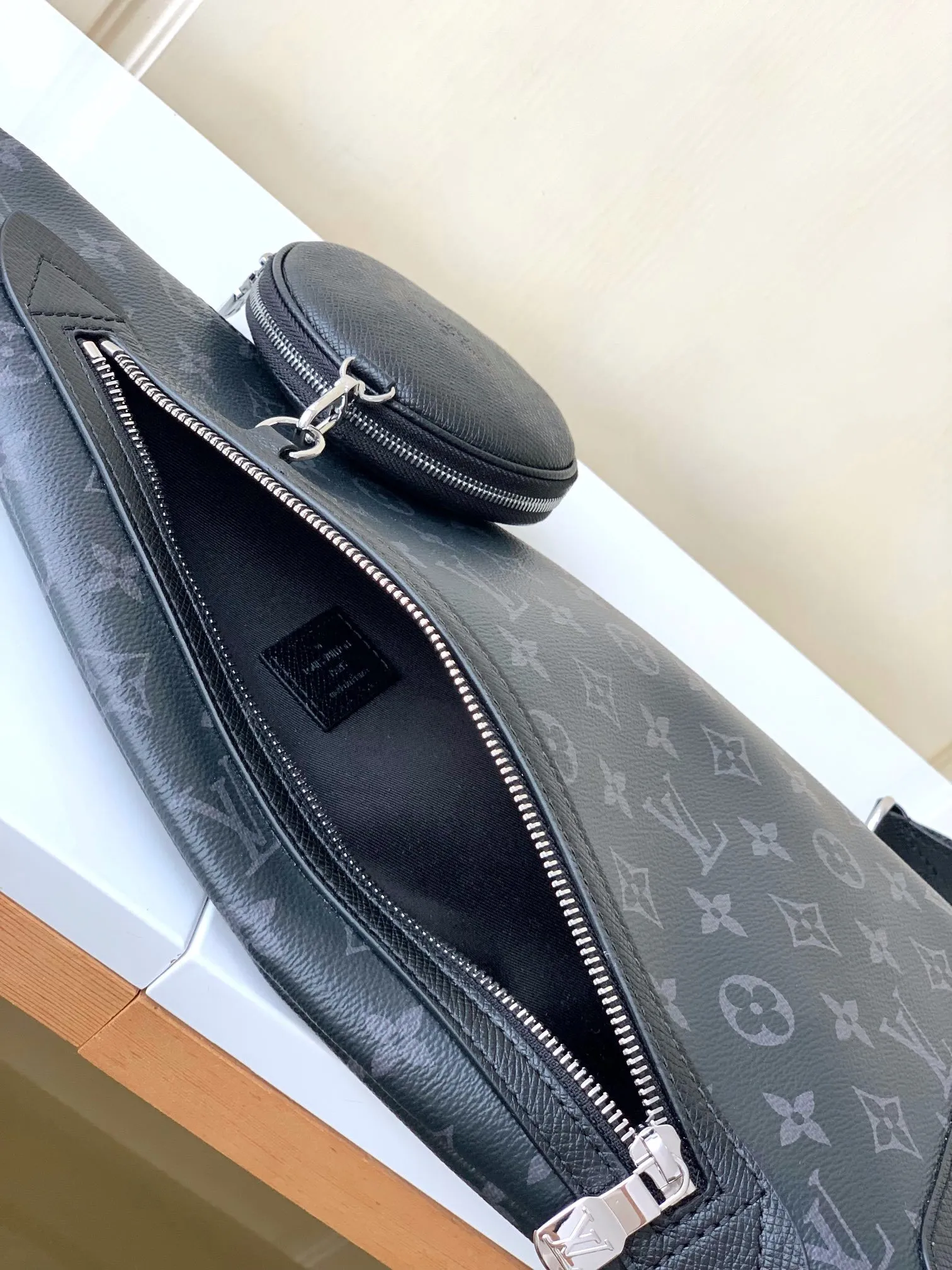 All categories 💚 Top version men’s bags 💚 LV 2023 new LV chest bag