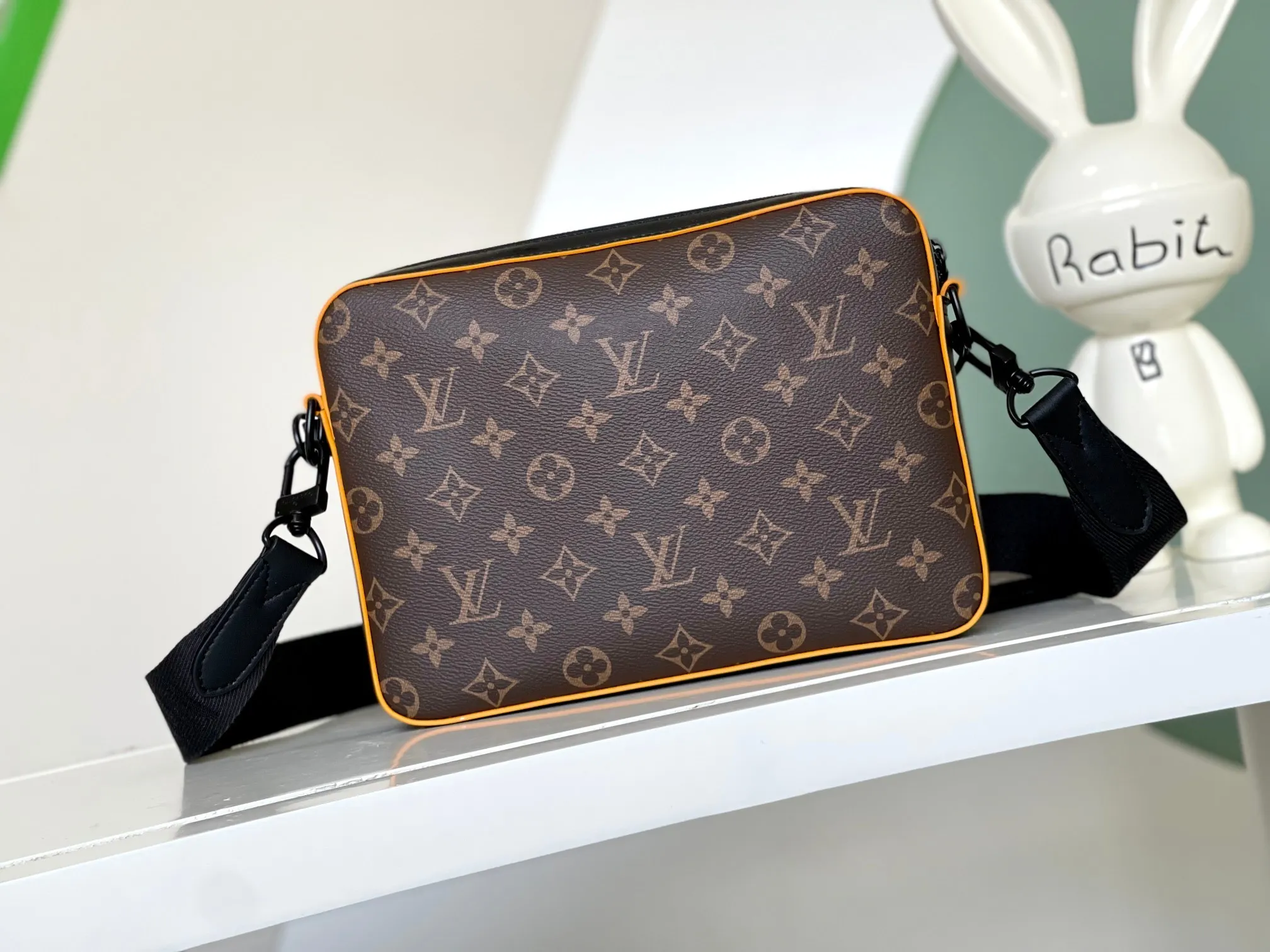All categories 💚 Top version men's bag 💚 LV 58004500 LV crossbody bag 25-18.5-7 also sold at the counter