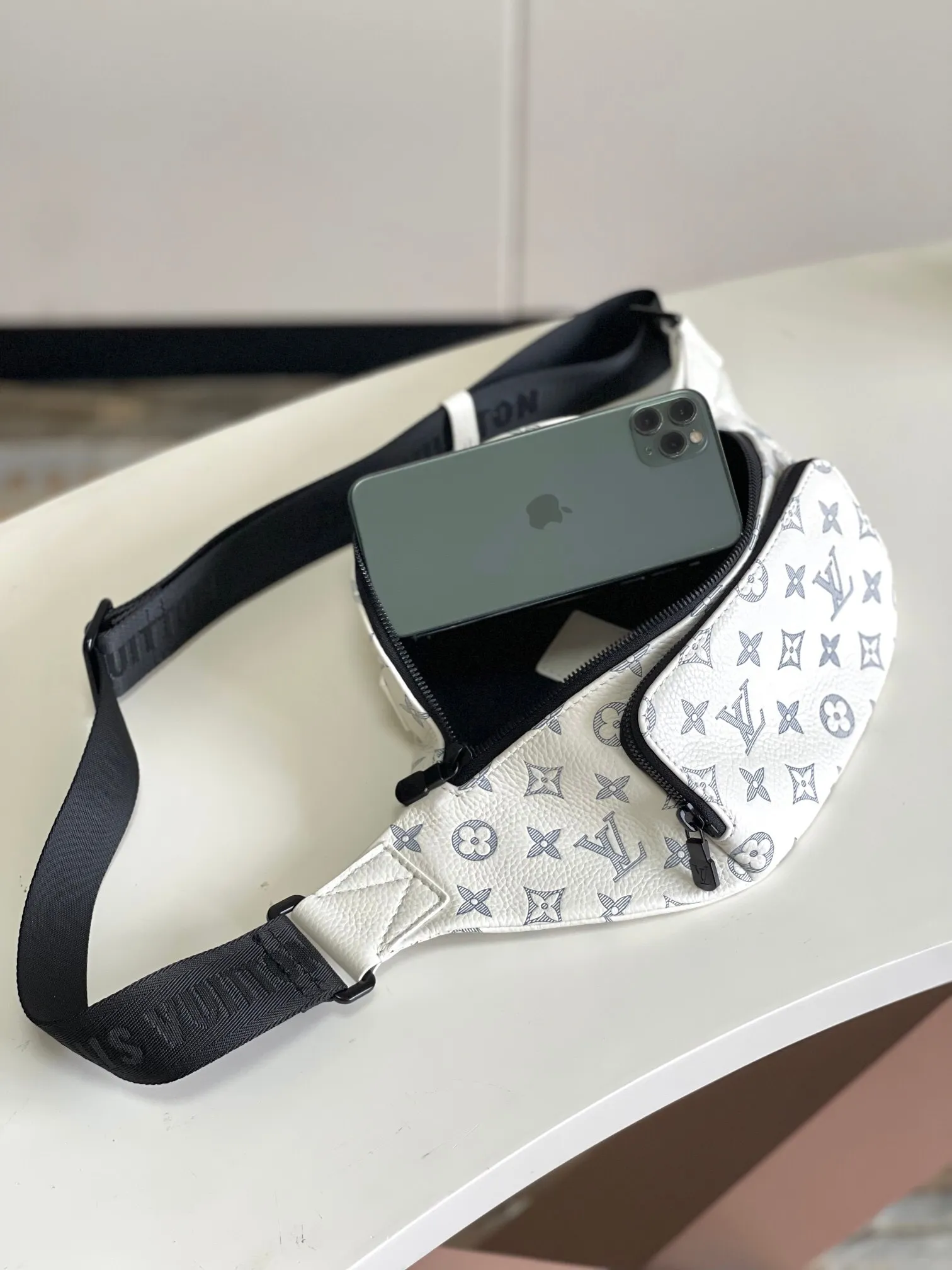 All categories 💚 Top version men’s bags 💚 LV 2024 official website new LV chest bag