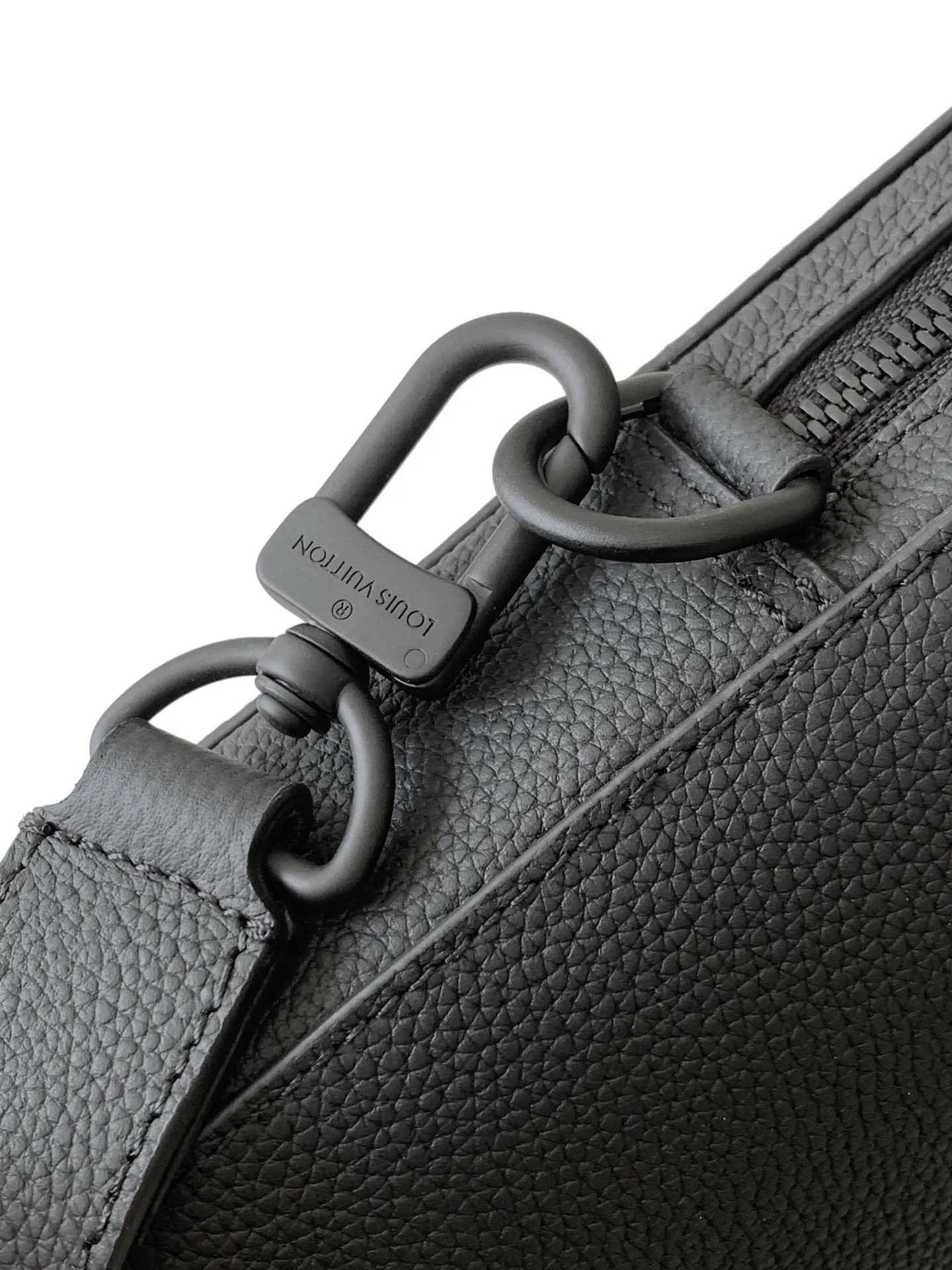 All Categories 💚 Top Version Men’s Bags 💚 LV 2026 Fashion LV Genuine Leather Briefcase