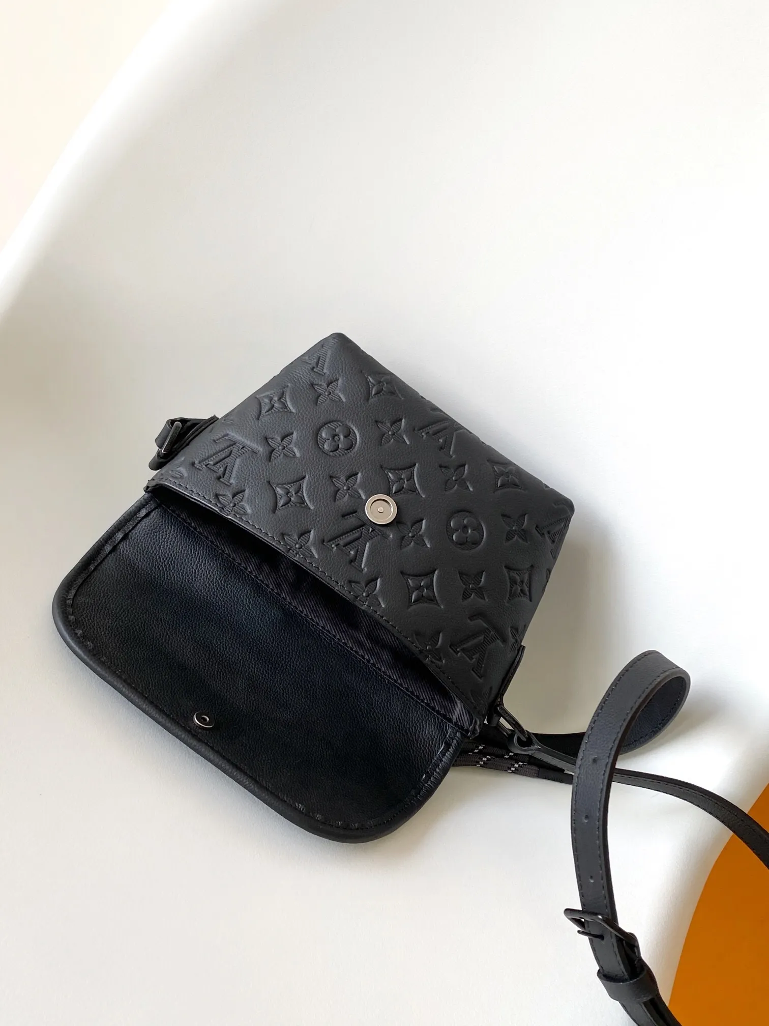 All categories 💚 Top version men’s bags 💚 LV 2025 official website new LV crossbody bag