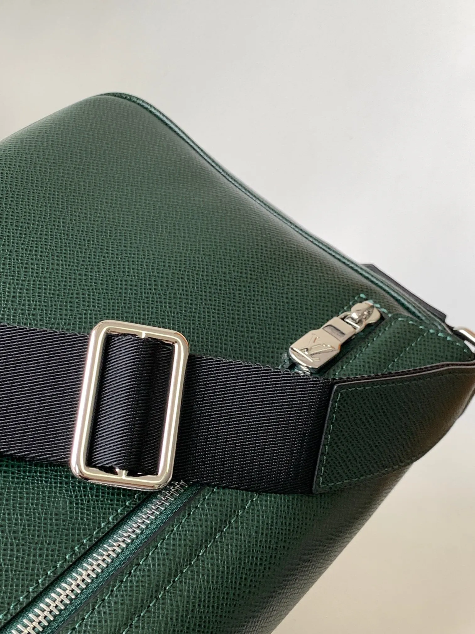 All categories 💚 Top version men’s bags 💚 LV 2025 official website new LV crossbody bag
