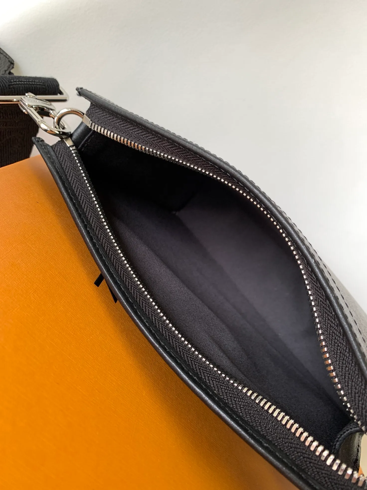 All categories 💚 Top version men’s bags 💚 LV 2025 new LV crossbody bag
