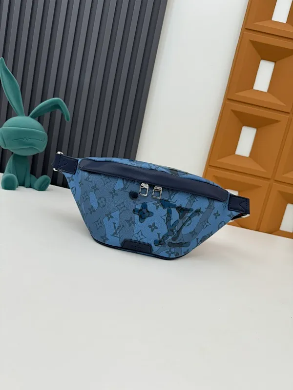 All categories 💚 Top version men’s bags 💚 LV 2024 new LV chest bag