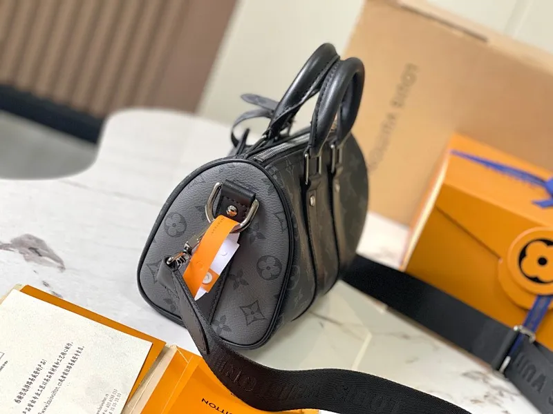 All categories 💚 Top version men’s bags 💚 LV 2024 new LV crossbody bag