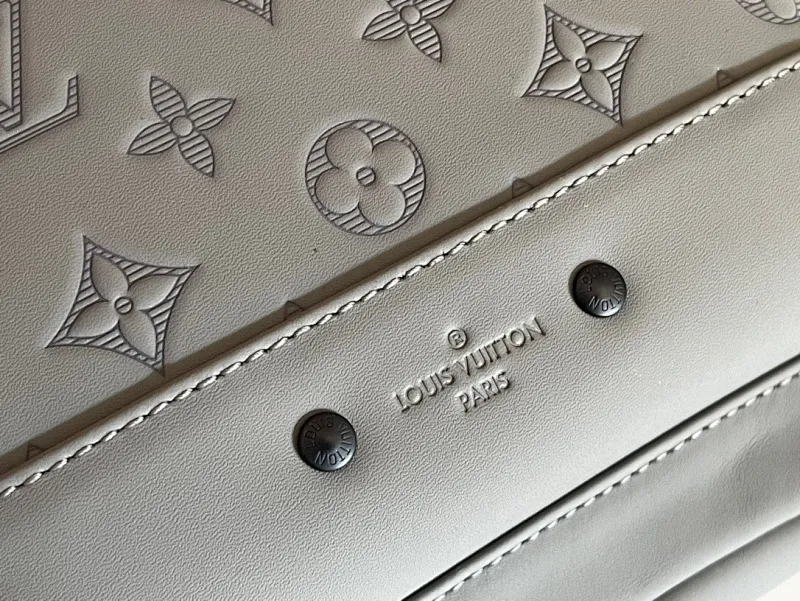 All categories 💚 Top version men’s bags 💚 LV 2024 new LV chest bag