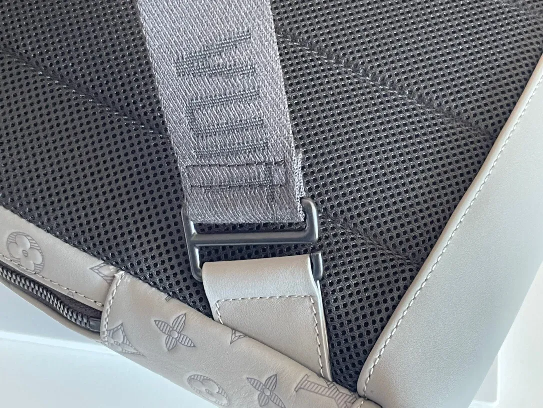 All categories 💚 Top version men’s bags 💚 LV 2024 new LV chest bag