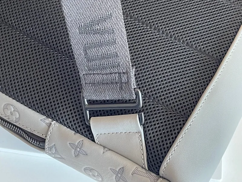 All categories 💚 Top version men’s bags 💚 LV 2024 new LV chest bag