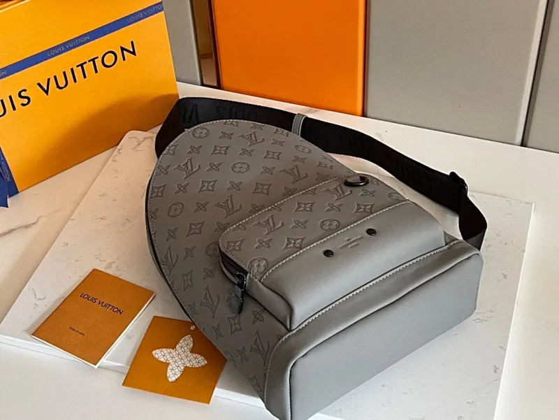 All categories 💚 Top version men’s bags 💚 LV 2024 new LV chest bag