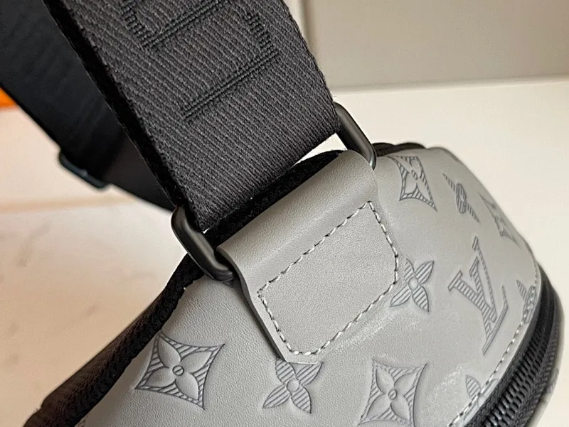 All categories 💚 Top version men’s bags 💚 LV 2024 new LV chest bag