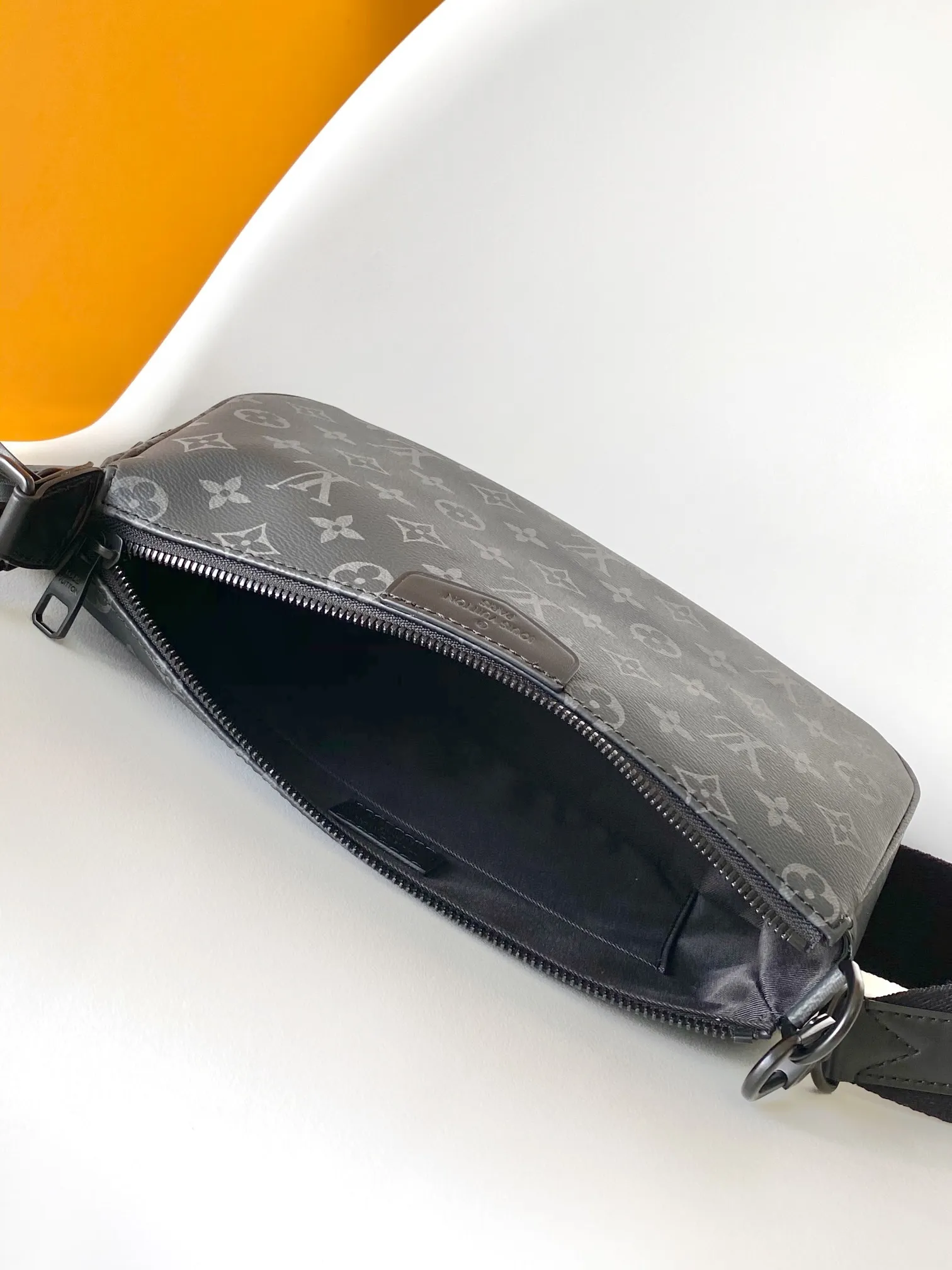 All categories 💚 Top version men’s bags 💚 LV 2025 new LV crossbody bag