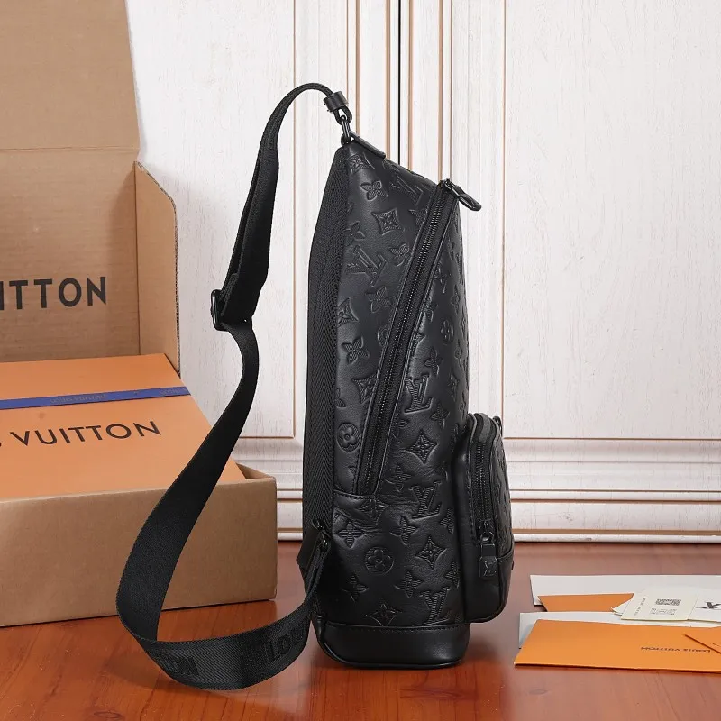 All categories 💚 Top version men’s bags 💚 LV 2023 new LV chest bag